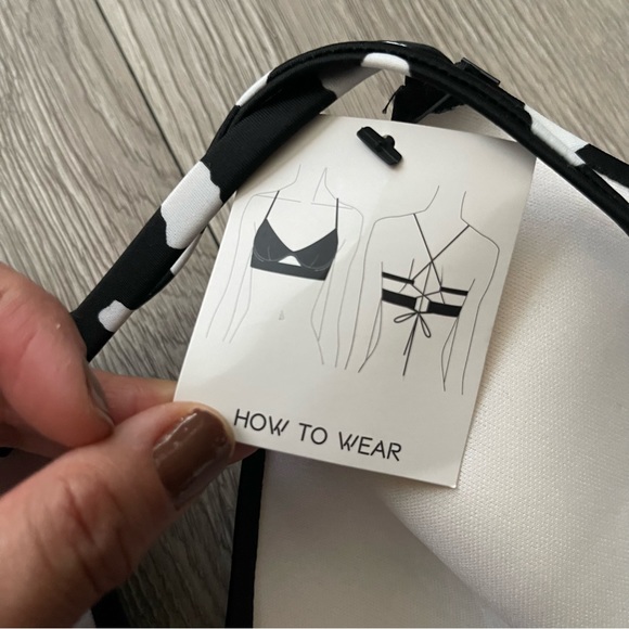 Black and white Halter swim bathing Suit size 34D - Picture 5 of 7